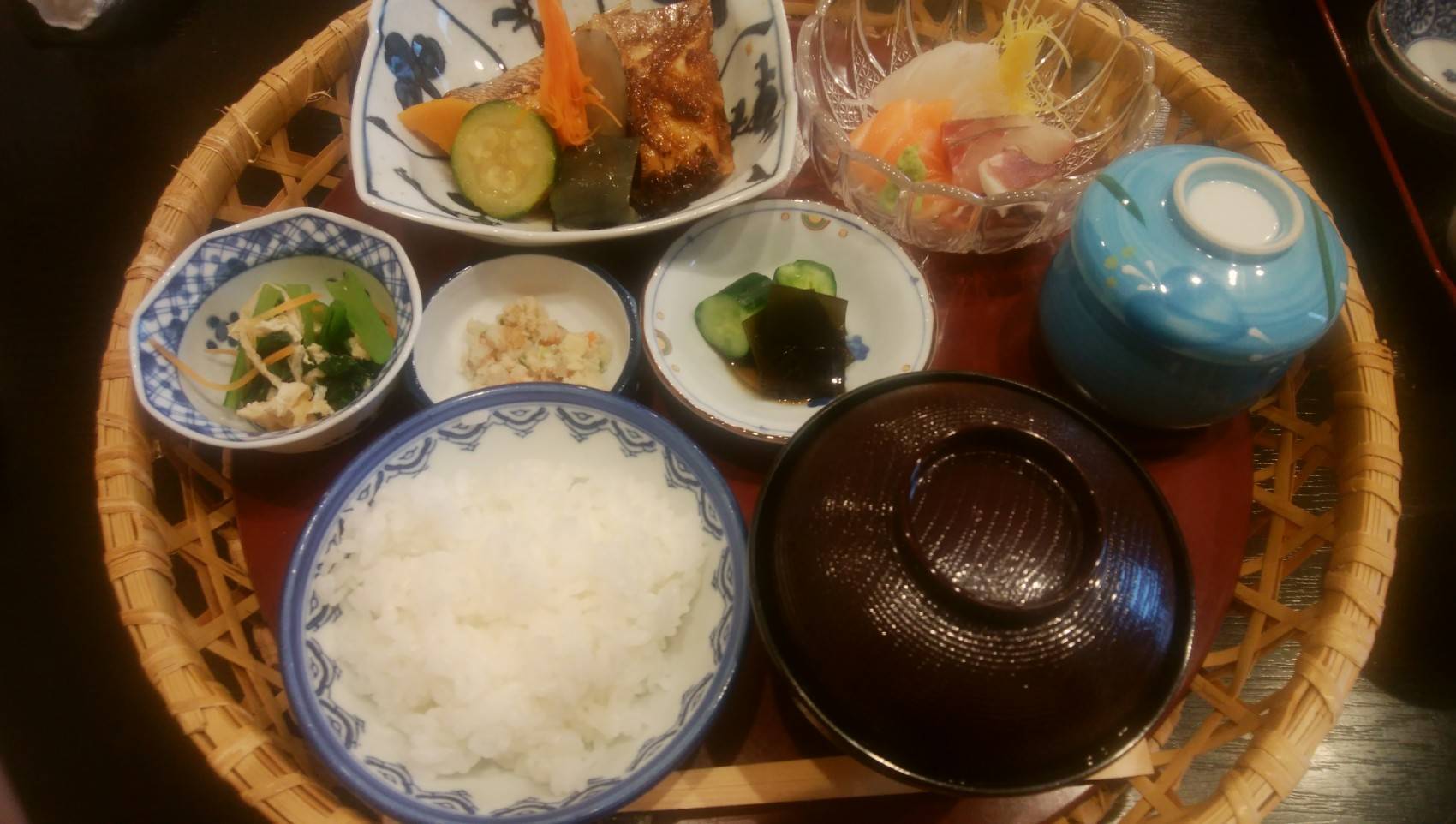 佐賀市若宮町の寿司割烹「いち善」の花籠弁当