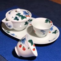 【総手描きの 有田焼きティーセット】 野苺と小鳥の染錦